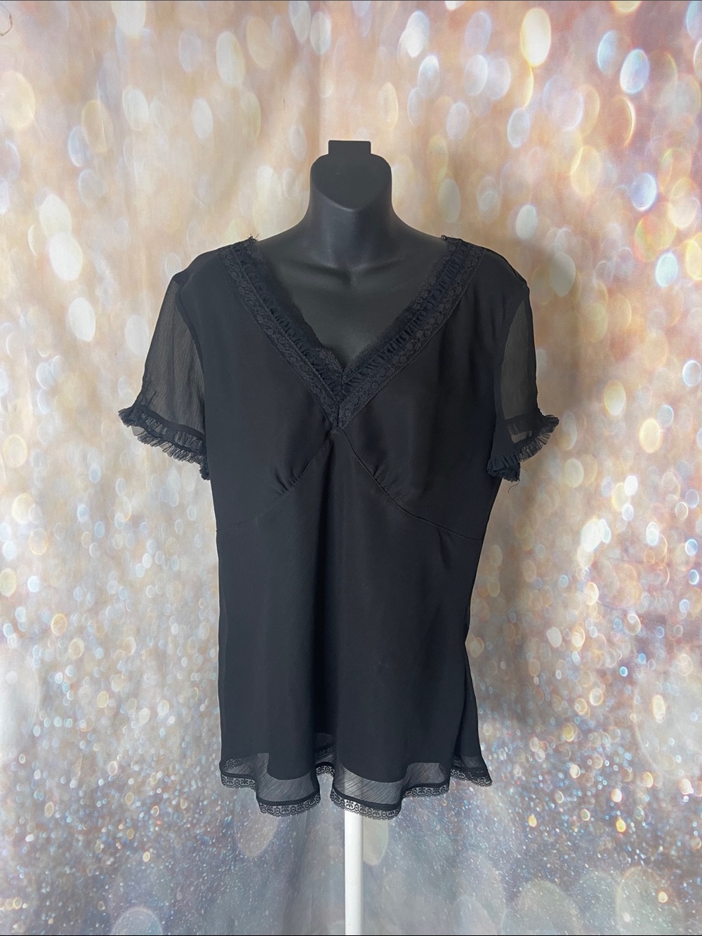 Old Navy Black Lace-Trim V-Neck Blouse Size: XL